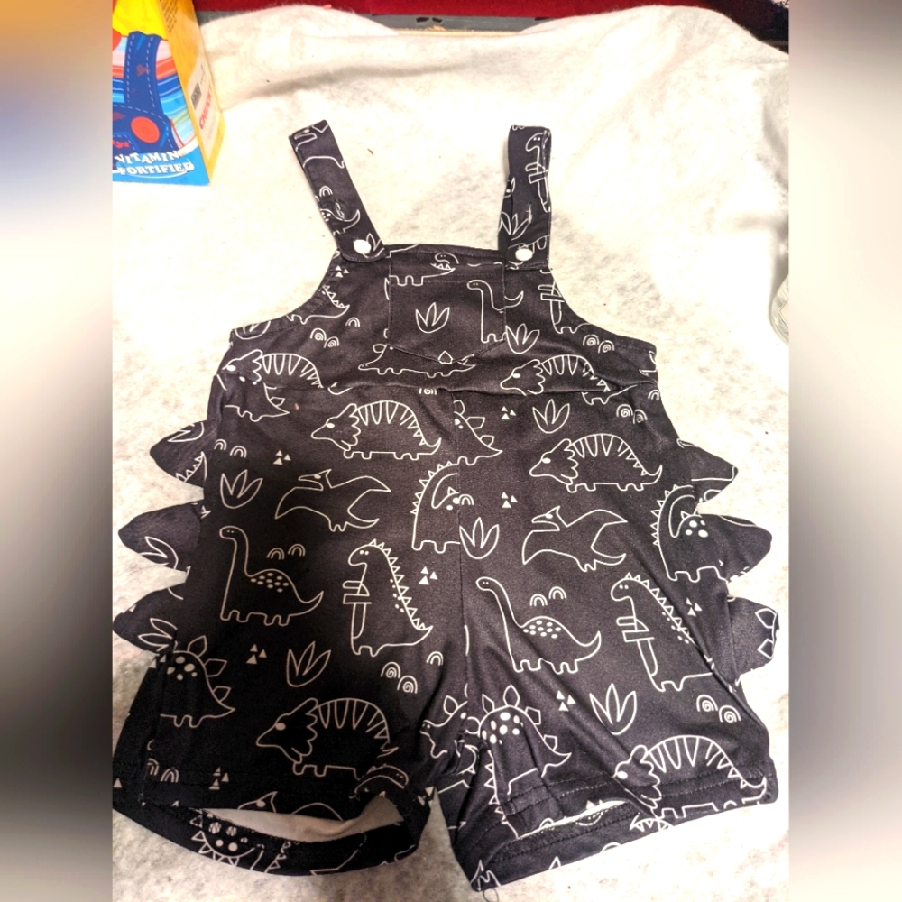 ❄️ Shein, Baby, 3-6 months, Black and White Dinosaur Romper